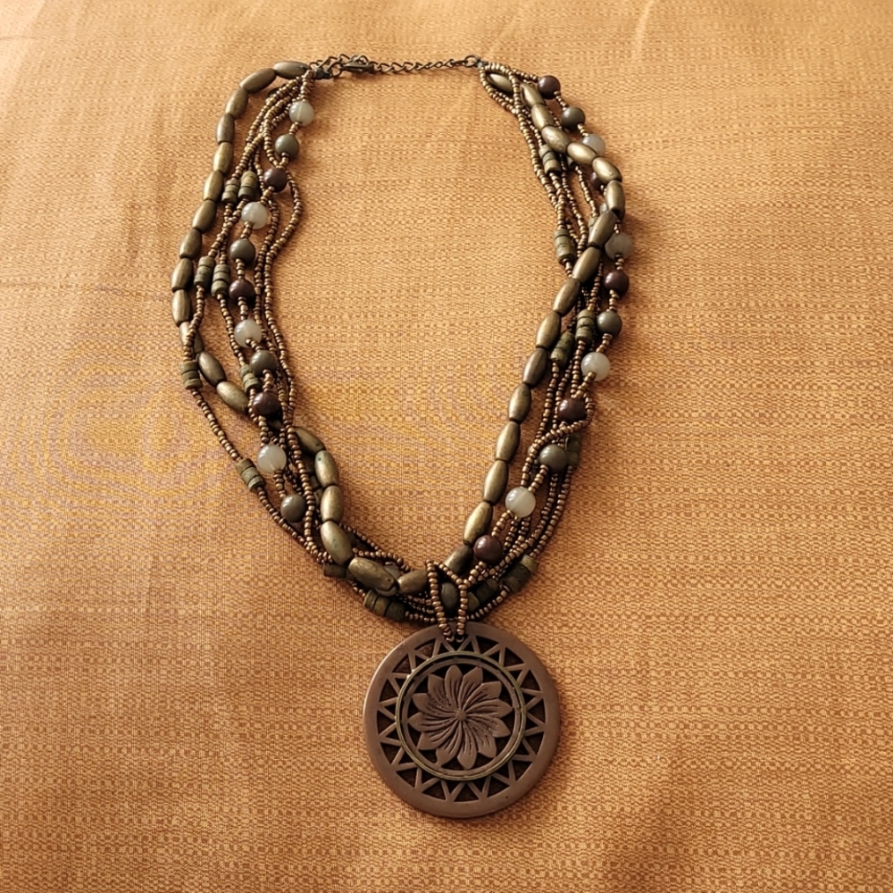 Green and brown flower pendant necklace